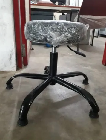 office-chair-and-stools-9